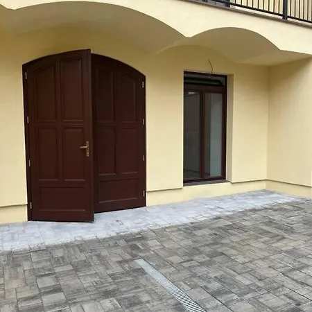 V Prizemi S Kuchyni A Koupelnou شقة *