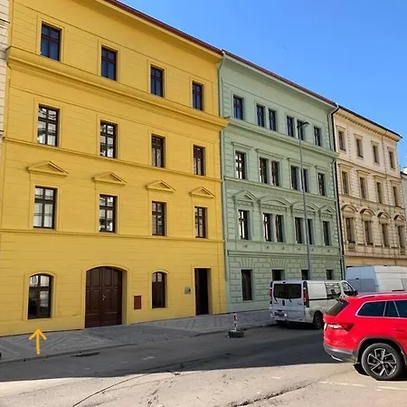 Lägenhet V Prizemi S Kuchyni A Koupelnou Prag